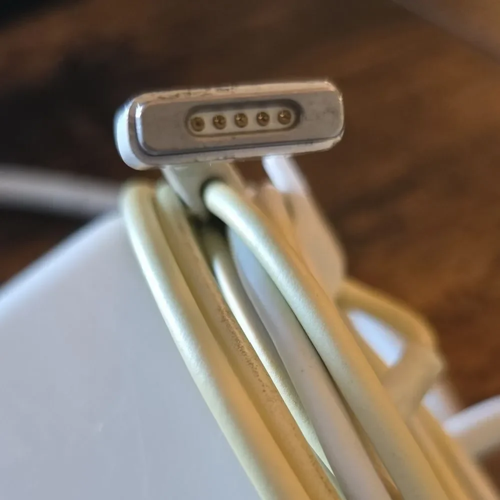 Apple/Mac White Power Adapter with Cable 60 Watt Magsafe 2